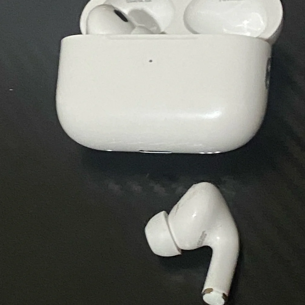 Apple AirPods Pro with MagSafe Charging Case